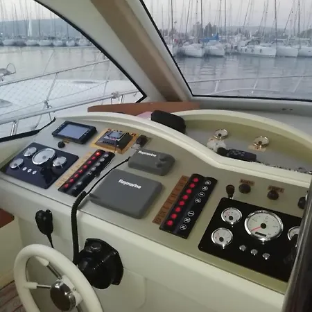 Hotel en barco Cansoy Seferihisar